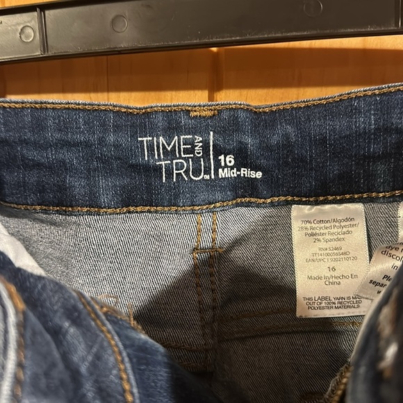 Time and Tru Blue Jean Shorts Mid Rise Dark Wash Roll Hem Casual summer - Picture 3 of 4